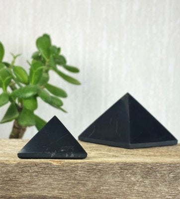 Shungit, Pyramid ca60mm