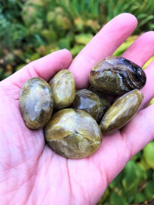 Granat Grön trumlad ca 25-30 mm