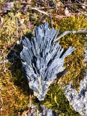 Kyanit, Svart Rå AAA ca 12-20g